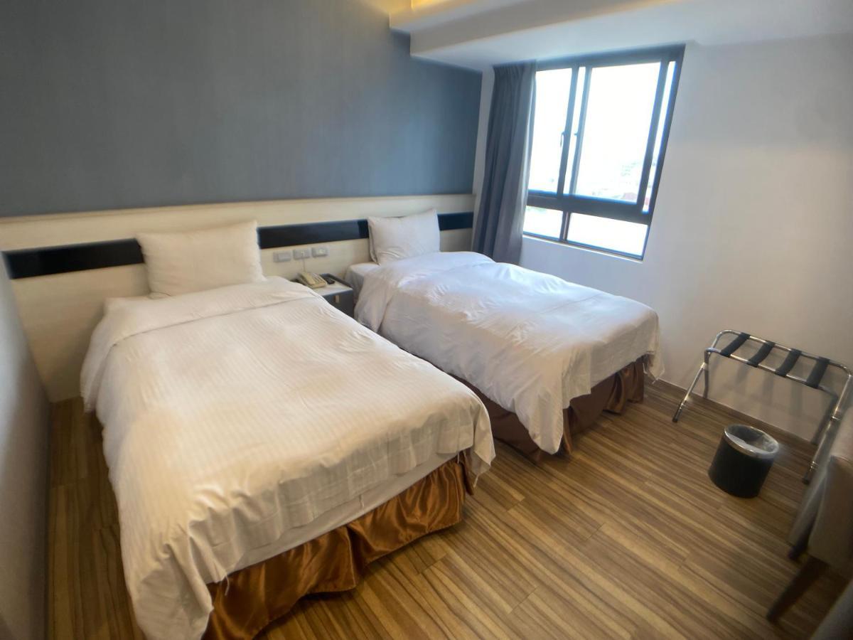 Taichung Saint Hotel Bagian luar foto
