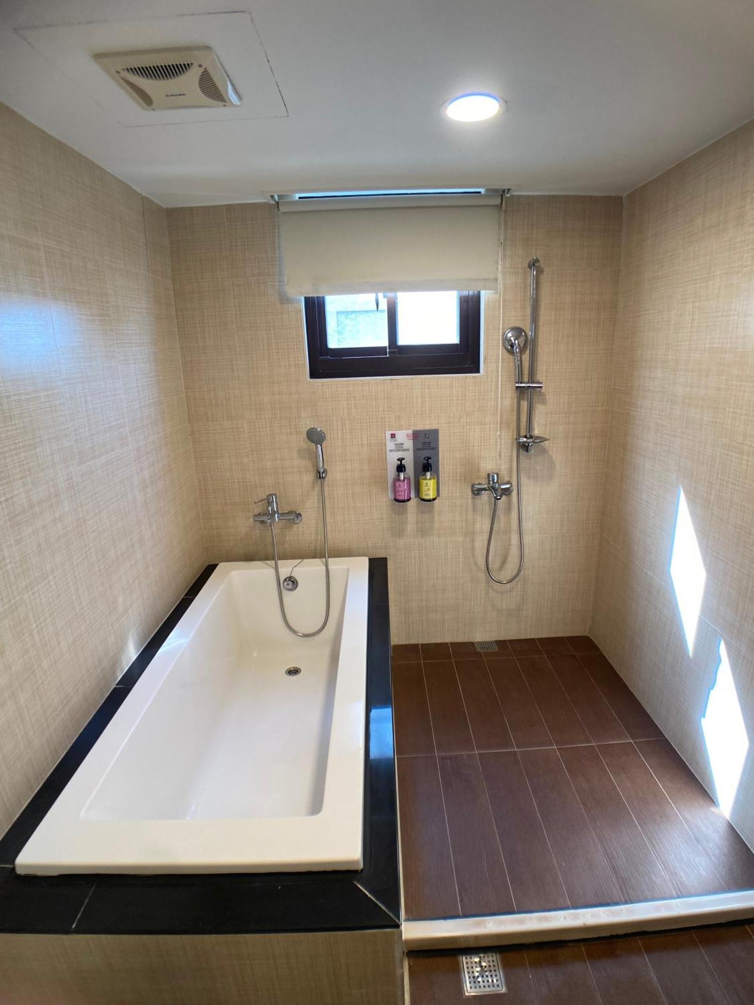 Taichung Saint Hotel Bagian luar foto