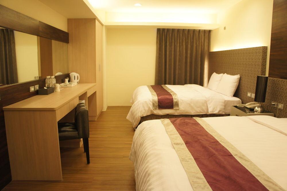 Taichung Saint Hotel Bagian luar foto