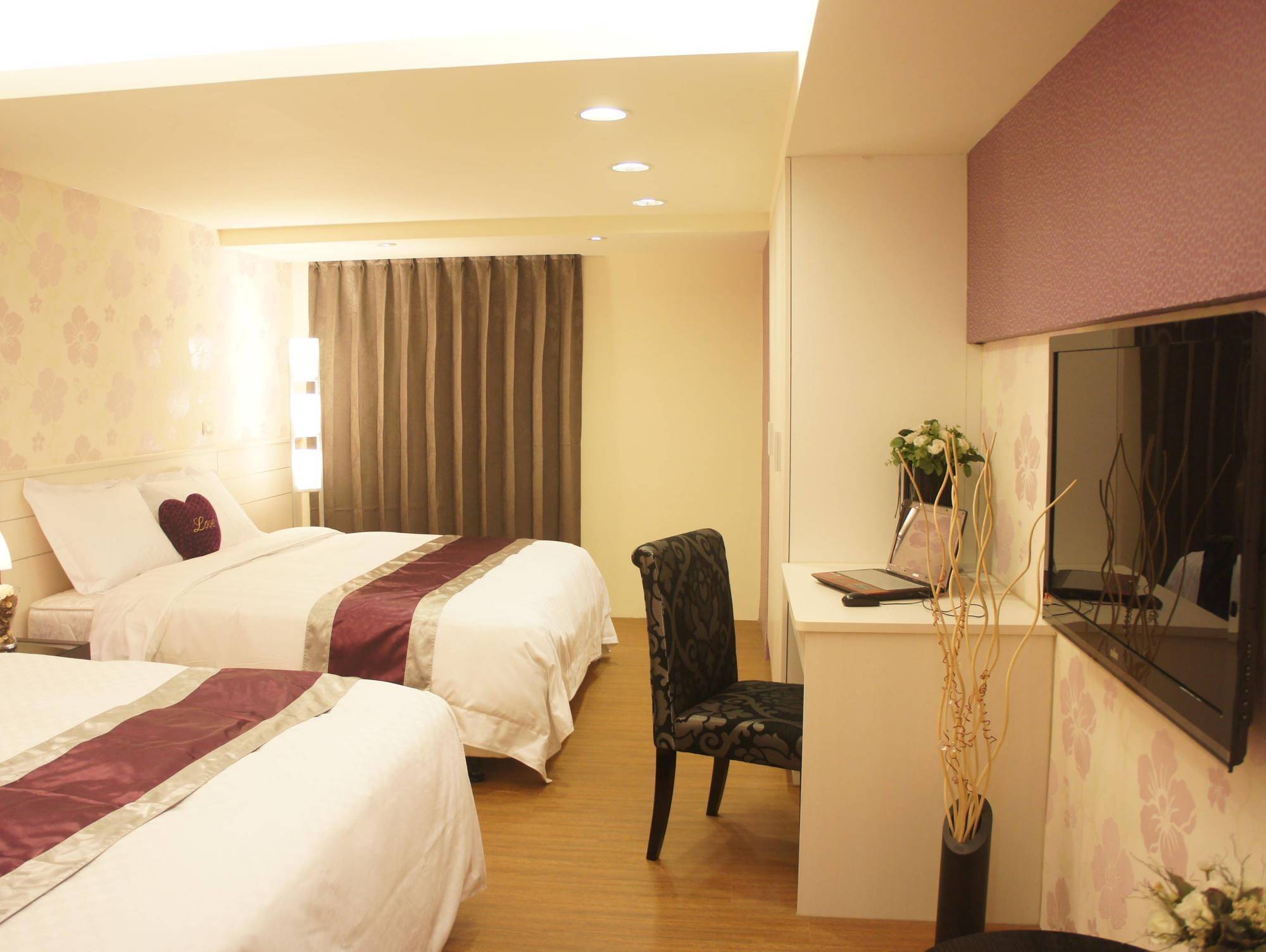 Taichung Saint Hotel Bagian luar foto