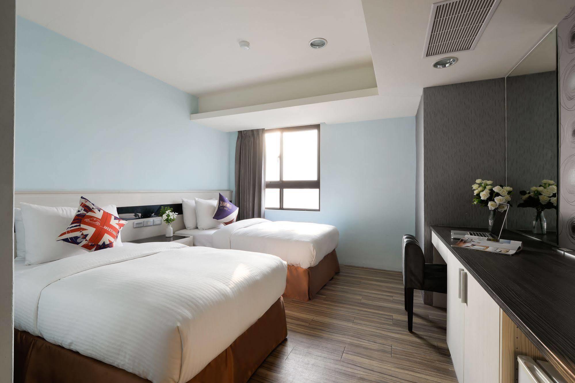 Taichung Saint Hotel Bagian luar foto
