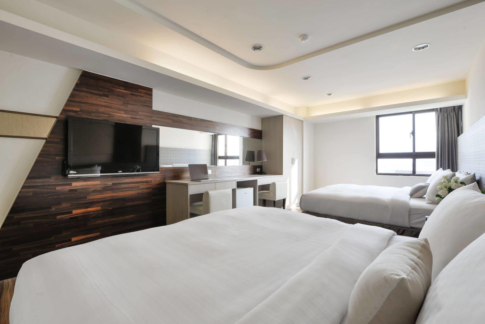 Taichung Saint Hotel Bagian luar foto