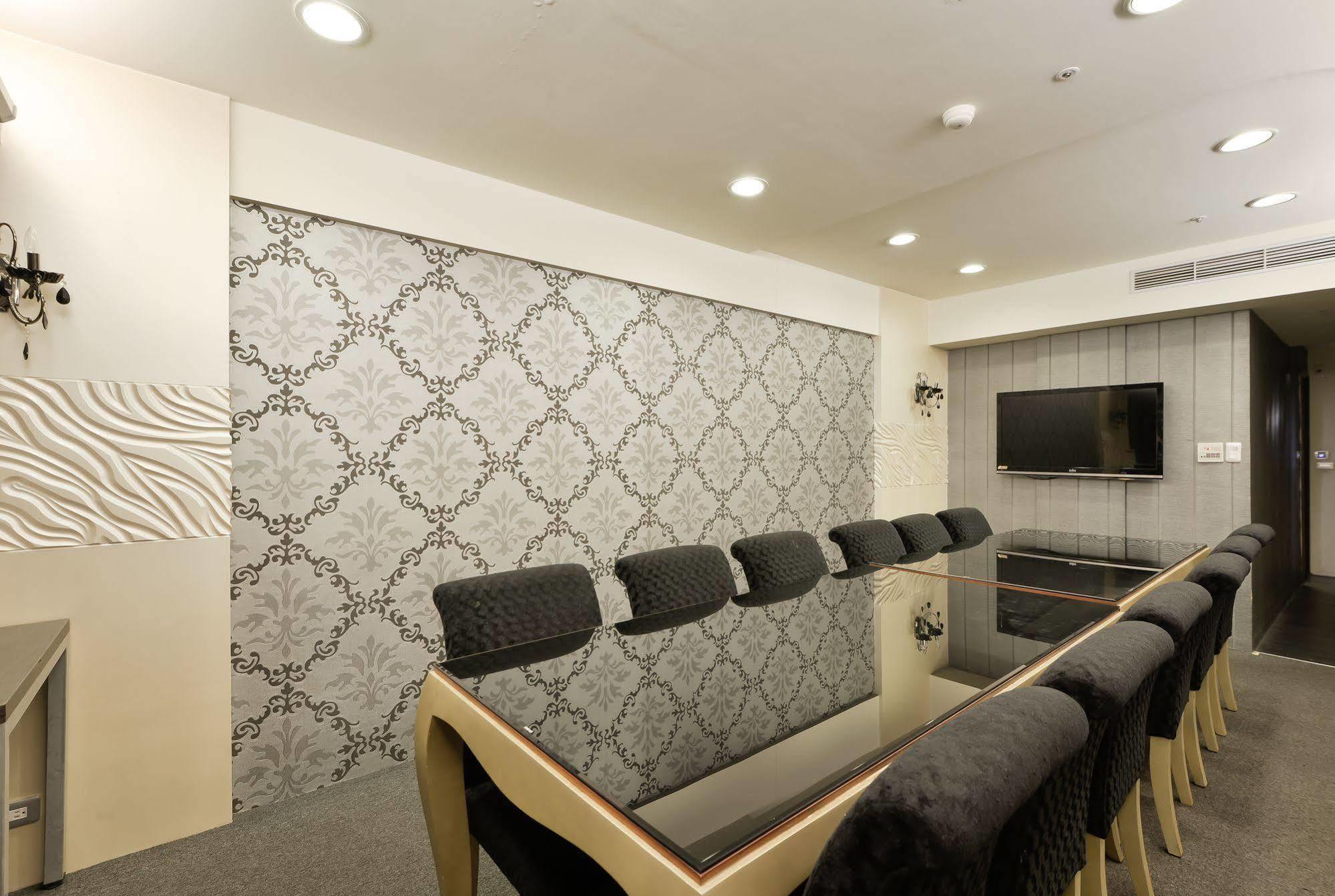 Taichung Saint Hotel Bagian luar foto