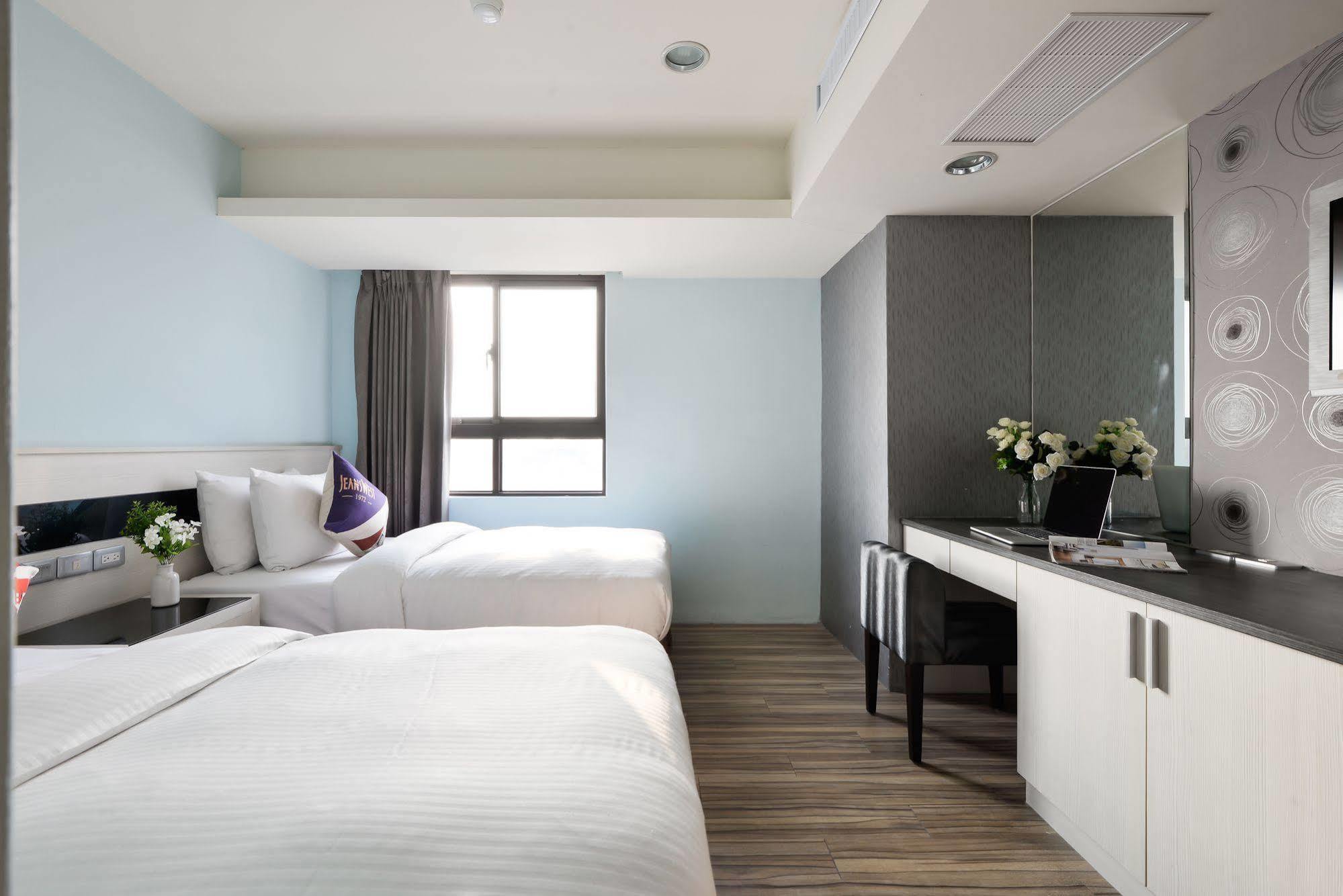 Taichung Saint Hotel Bagian luar foto
