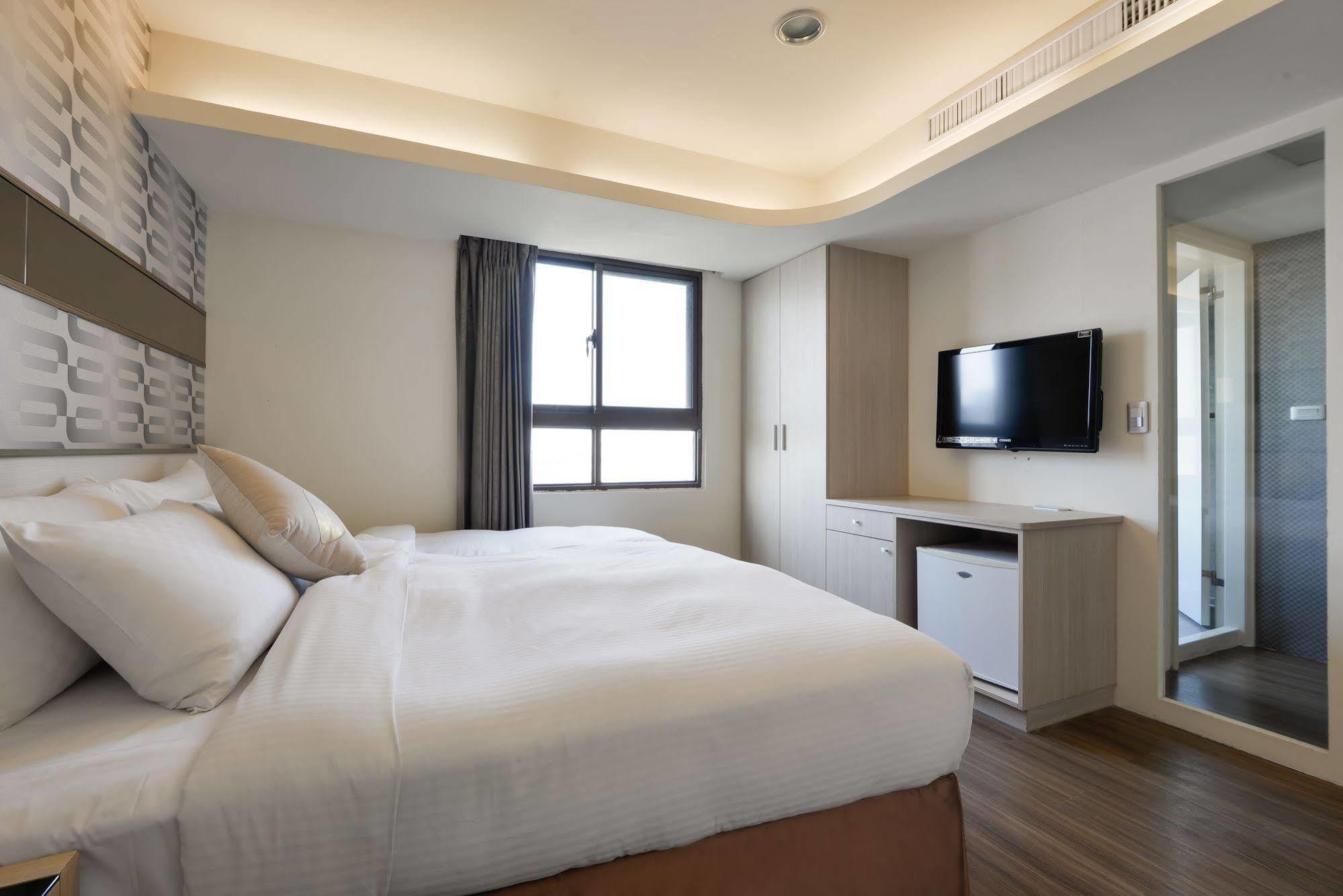 Taichung Saint Hotel Bagian luar foto