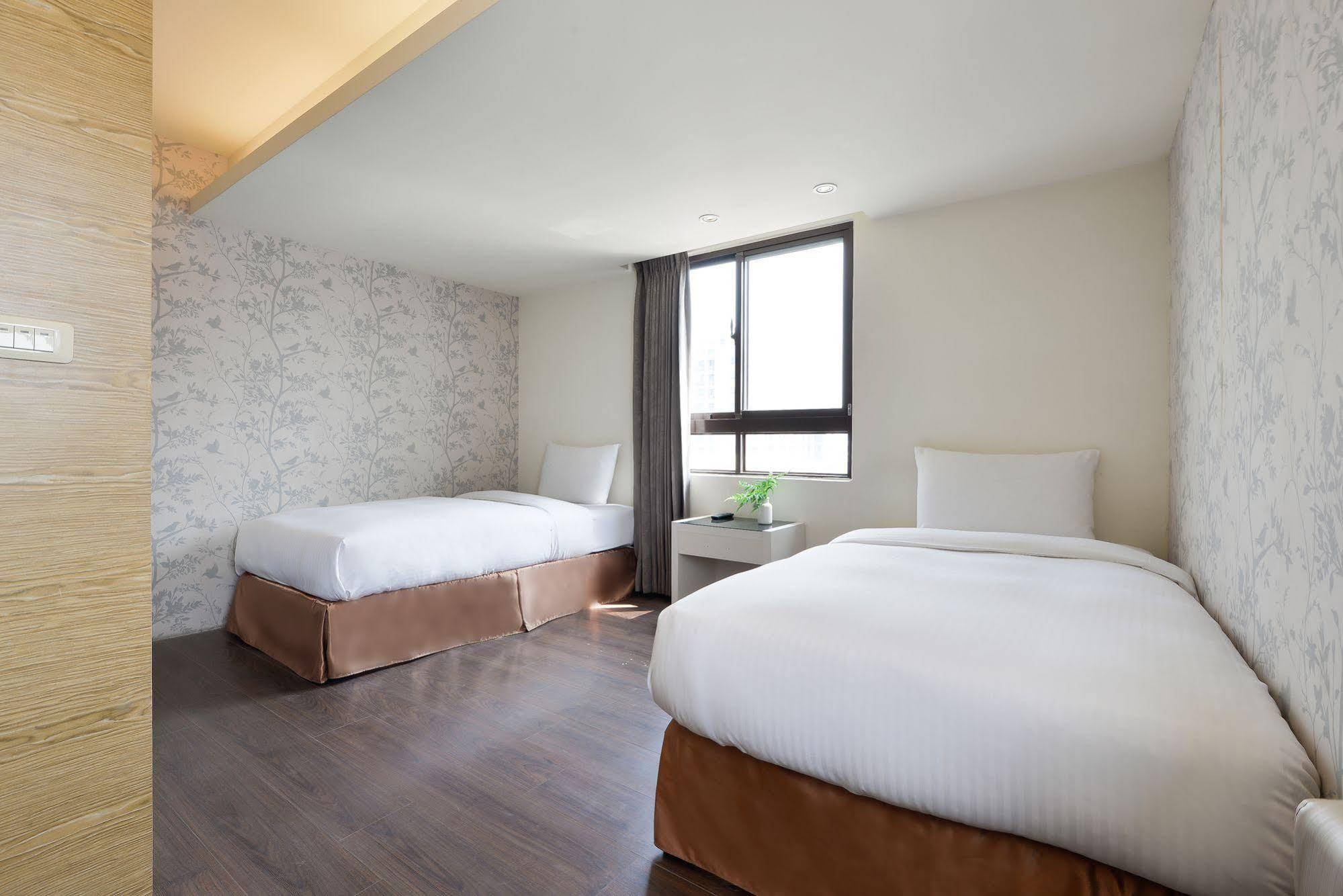 Taichung Saint Hotel Bagian luar foto