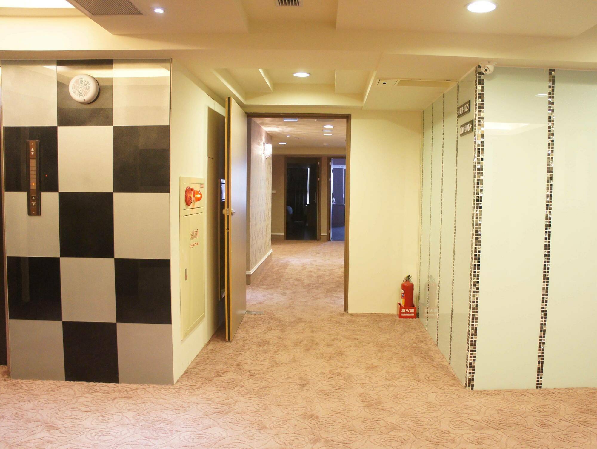 Taichung Saint Hotel Bagian luar foto